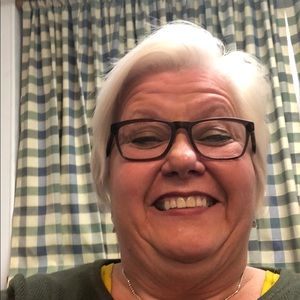 Meet your Posher, Debbie